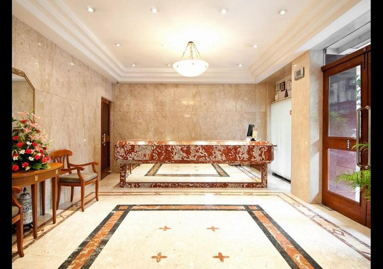 Residency Hotel Fort Mumbai Exterior photo