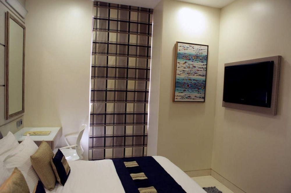 Residency Hotel Fort Mumbai Exterior photo